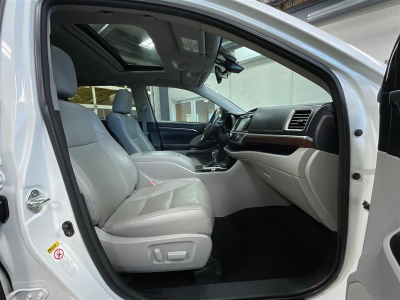 2016 TOYOTA HIGHLANDER LIMITED