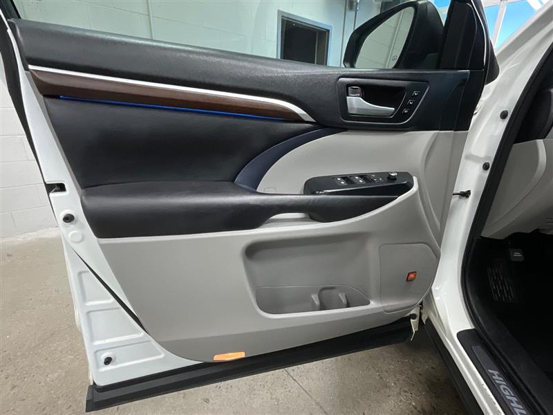 2016 TOYOTA HIGHLANDER LIMITED