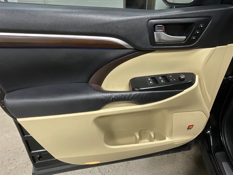 2016 TOYOTA HIGHLANDER LIMITED