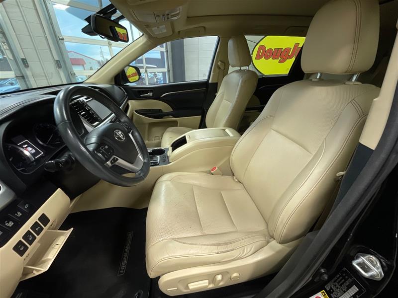 2016 TOYOTA HIGHLANDER LIMITED