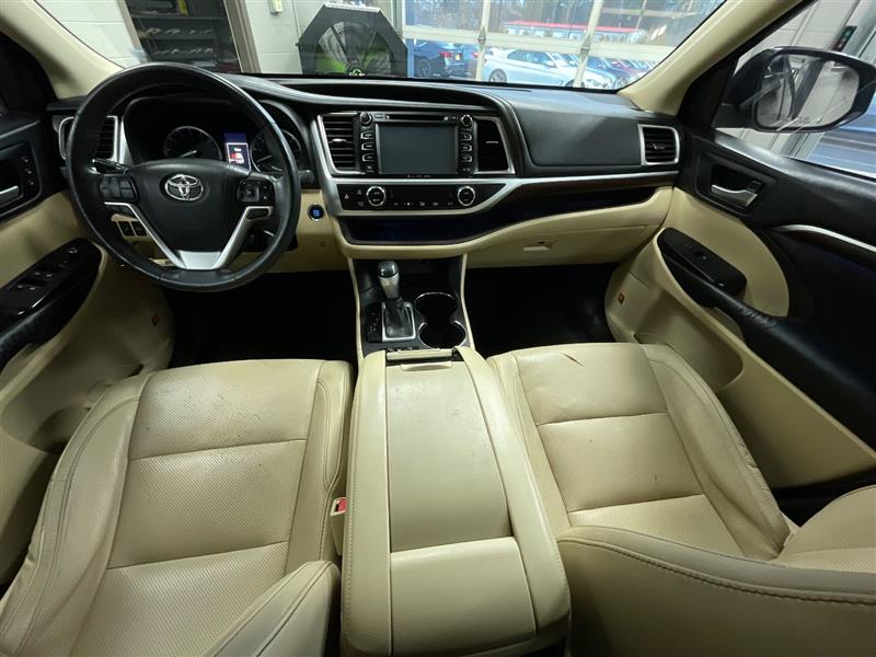 2016 TOYOTA HIGHLANDER LIMITED