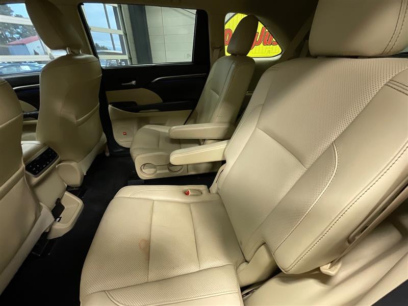 2016 TOYOTA HIGHLANDER LIMITED