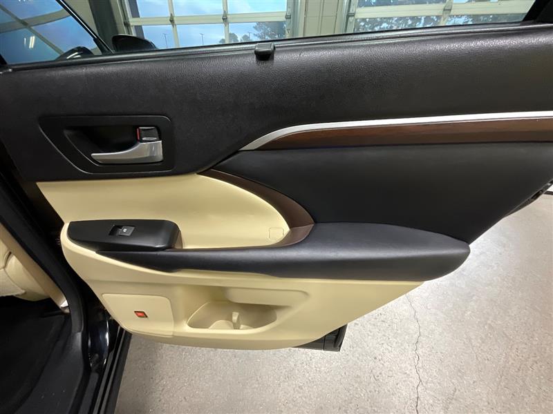 2016 TOYOTA HIGHLANDER LIMITED