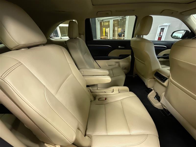 2016 TOYOTA HIGHLANDER LIMITED