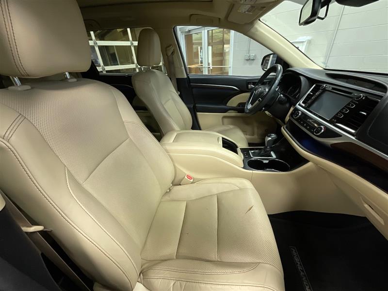 2016 TOYOTA HIGHLANDER LIMITED