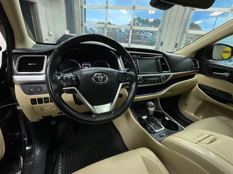 2017 TOYOTA HIGHLANDER LIMITED