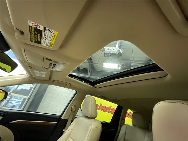 2017 TOYOTA HIGHLANDER LIMITED