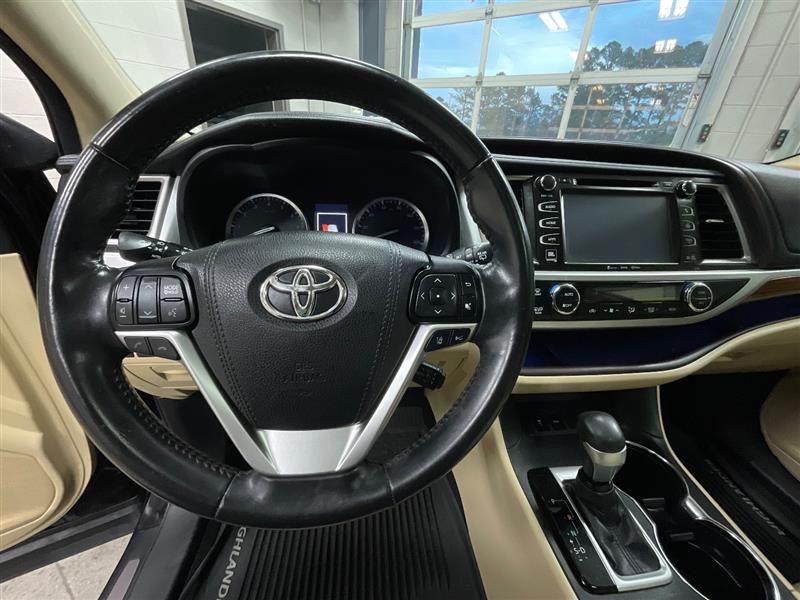 2017 TOYOTA HIGHLANDER LIMITED