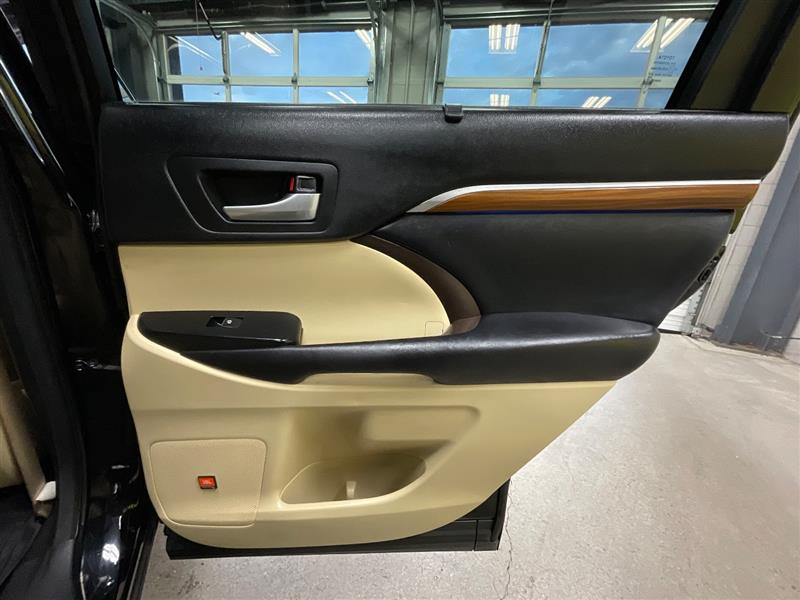 2017 TOYOTA HIGHLANDER LIMITED