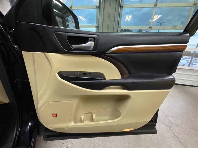 2017 TOYOTA HIGHLANDER LIMITED