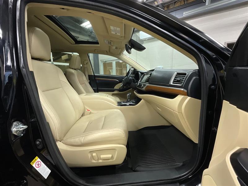 2017 TOYOTA HIGHLANDER LIMITED