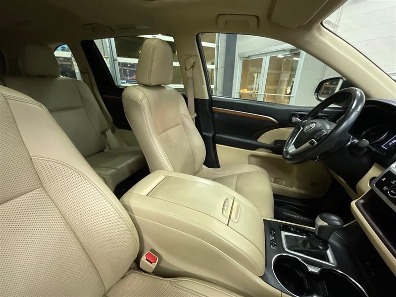 2017 TOYOTA HIGHLANDER LIMITED