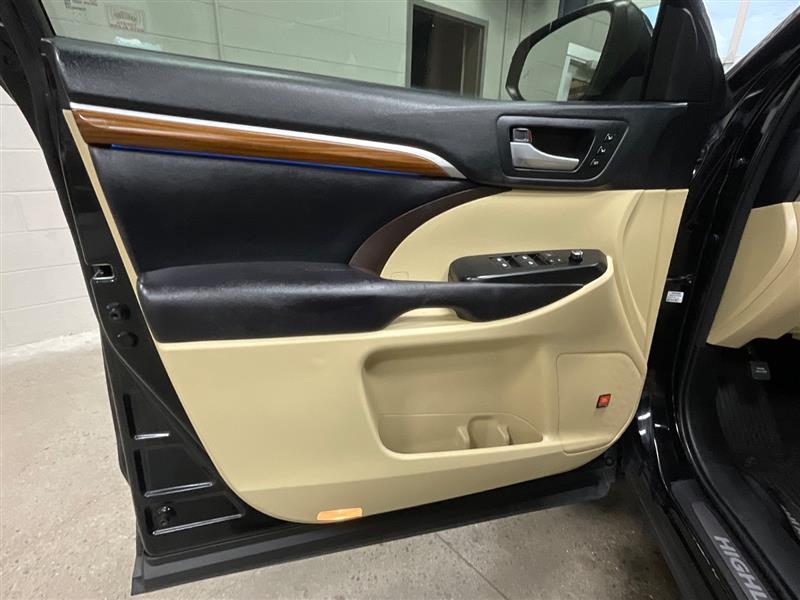 2017 TOYOTA HIGHLANDER LIMITED