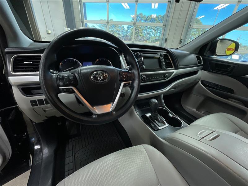 2014 TOYOTA HIGHLANDER LE