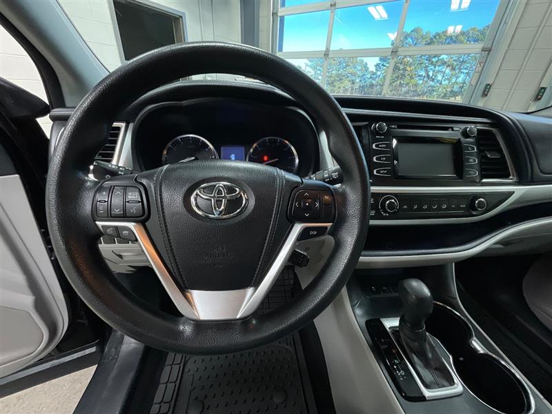 2014 TOYOTA HIGHLANDER LE