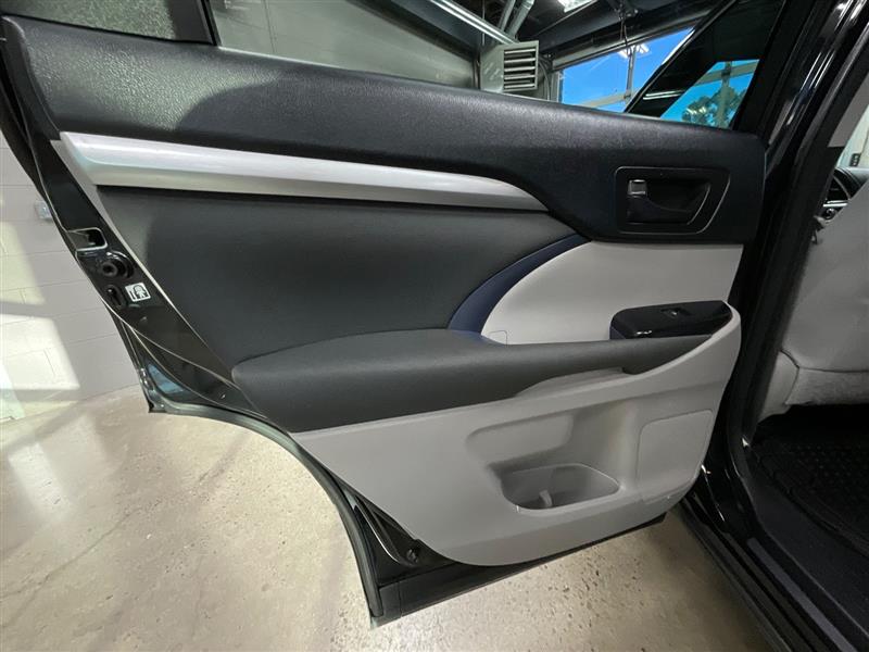 2014 TOYOTA HIGHLANDER LE