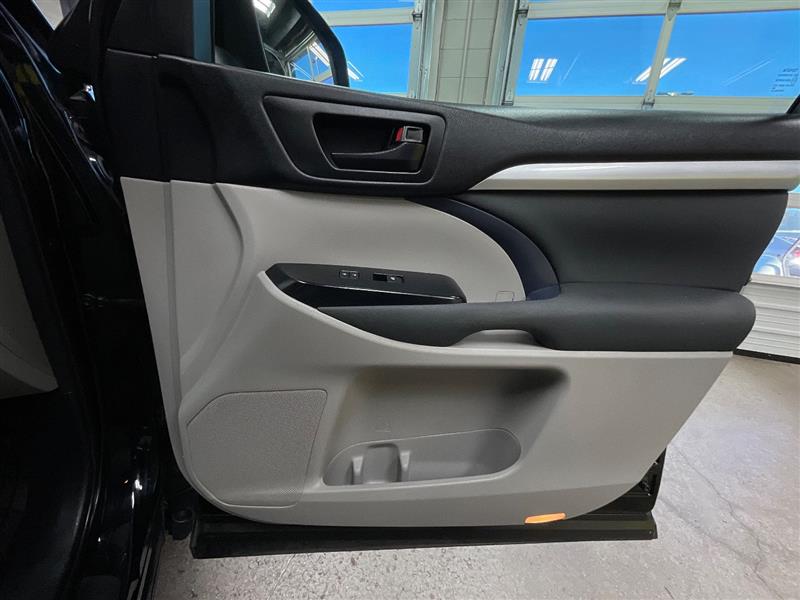 2014 TOYOTA HIGHLANDER LE