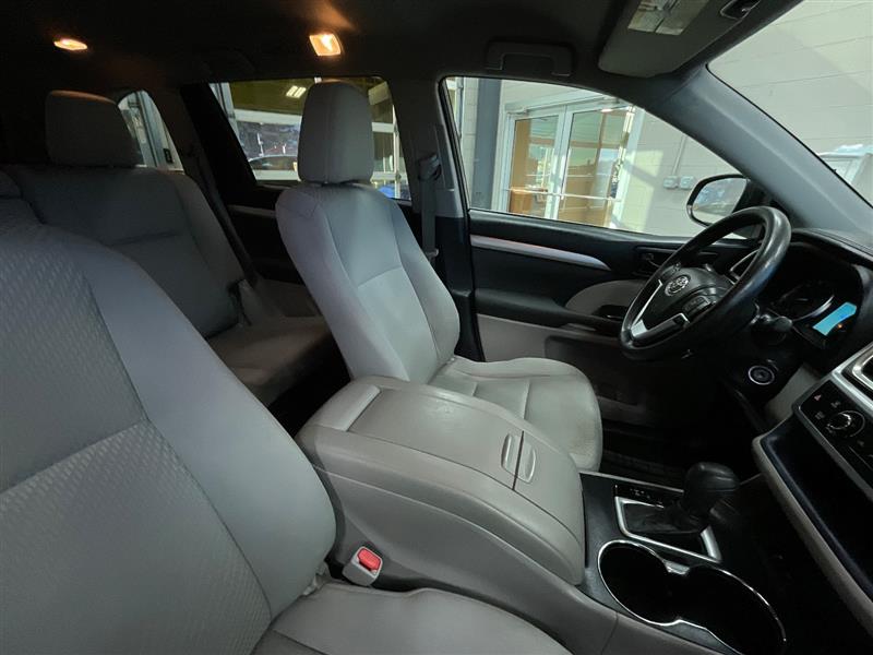 2014 TOYOTA HIGHLANDER LE