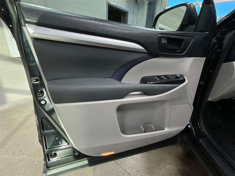 2014 TOYOTA HIGHLANDER LE