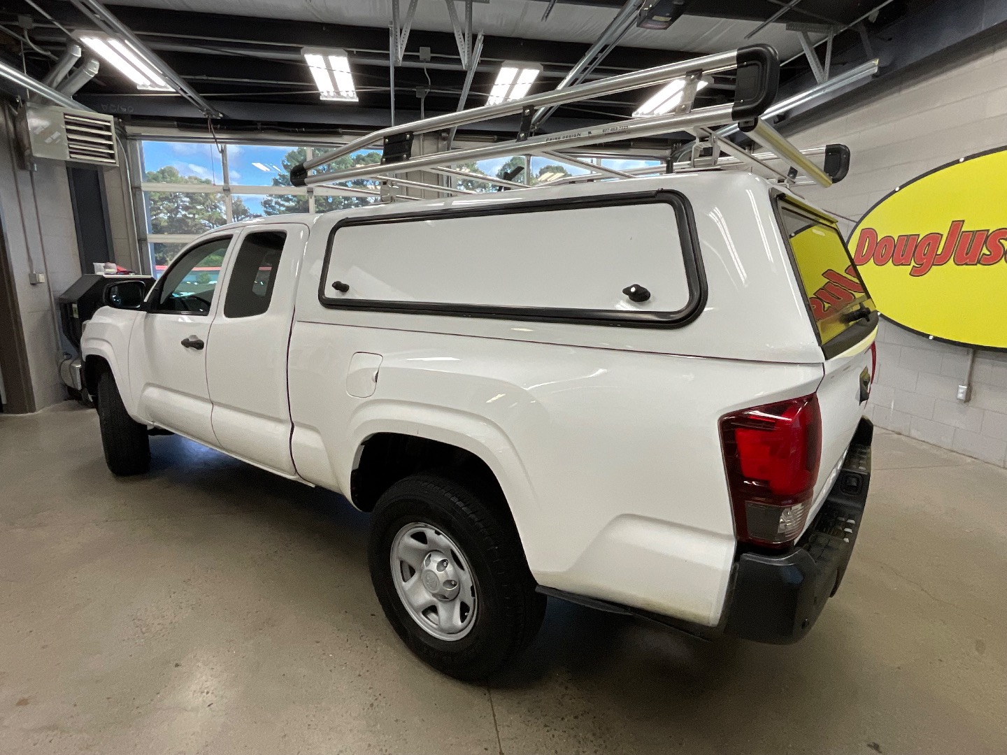 2019 Toyota Tacoma SR5 photo 2