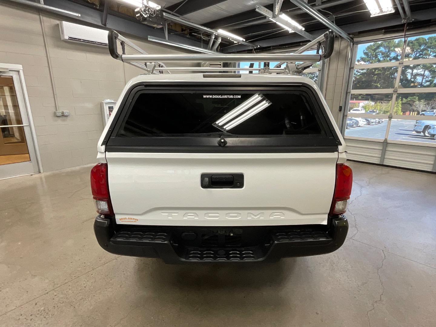 2019 Toyota Tacoma SR5 photo 3