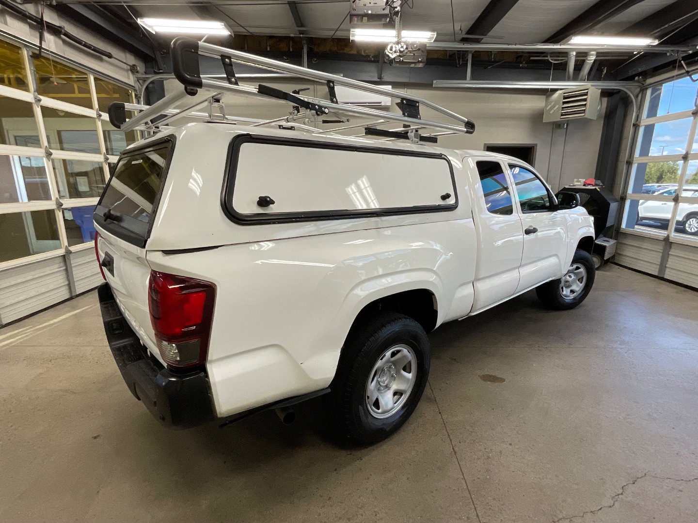 2019 Toyota Tacoma SR5 photo 4