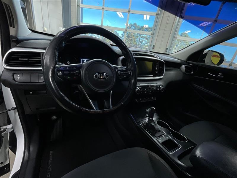 2017 KIA SORENTO LX