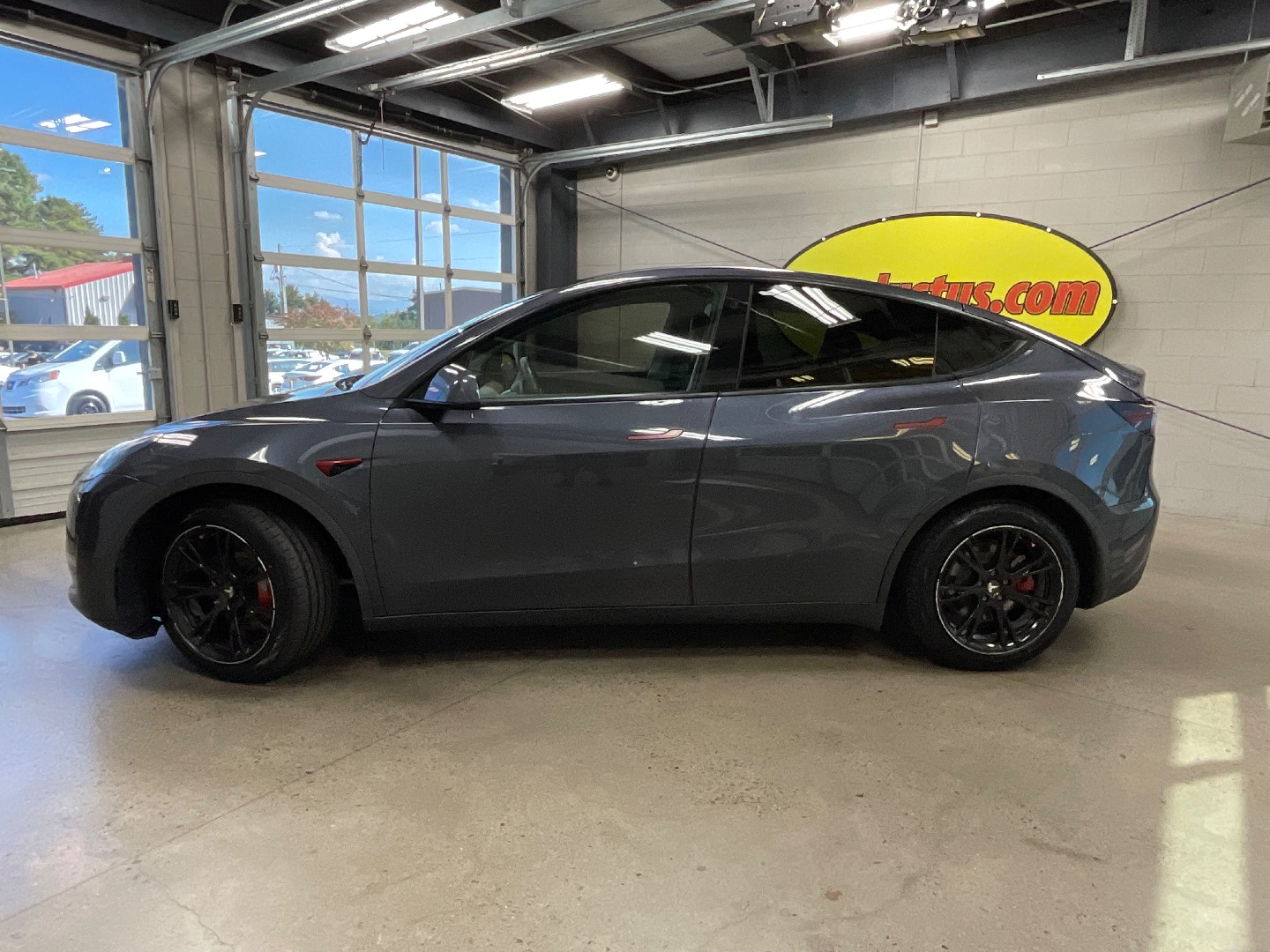 2021 Tesla Model Y Long Range photo 2