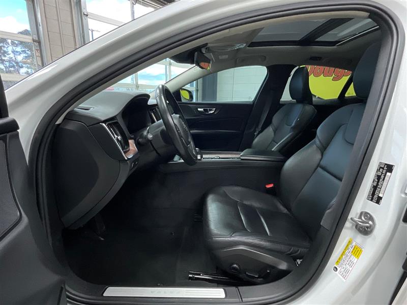 2022 VOLVO S60 MOMENTUM