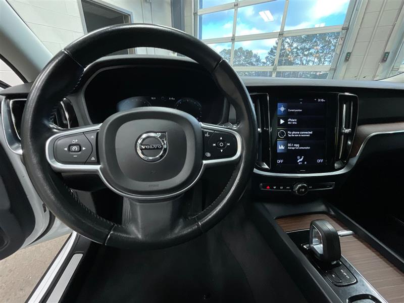 2022 VOLVO S60 MOMENTUM