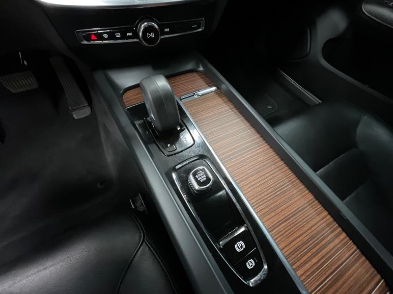 2022 VOLVO S60 MOMENTUM