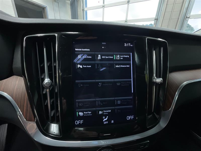 2022 VOLVO S60 MOMENTUM