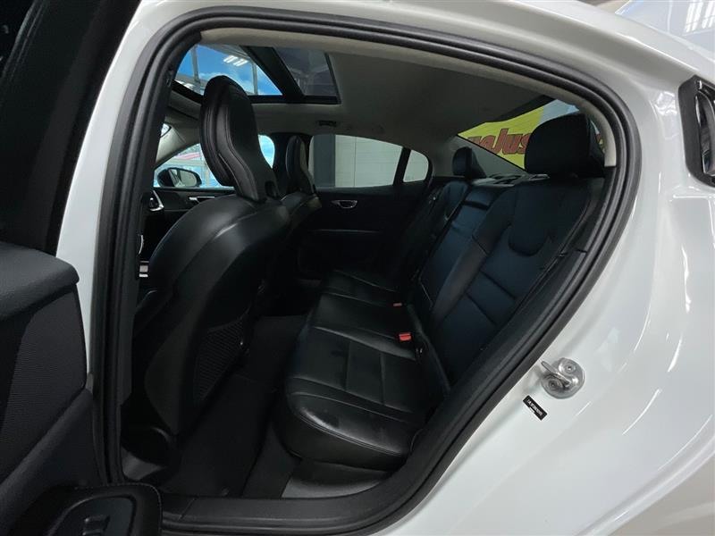 2022 VOLVO S60 MOMENTUM