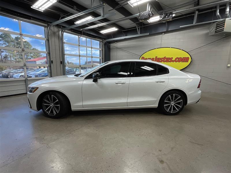 2022 VOLVO S60 MOMENTUM