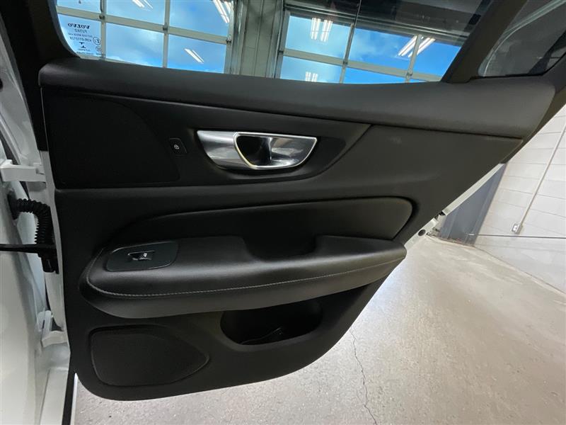 2022 VOLVO S60 MOMENTUM