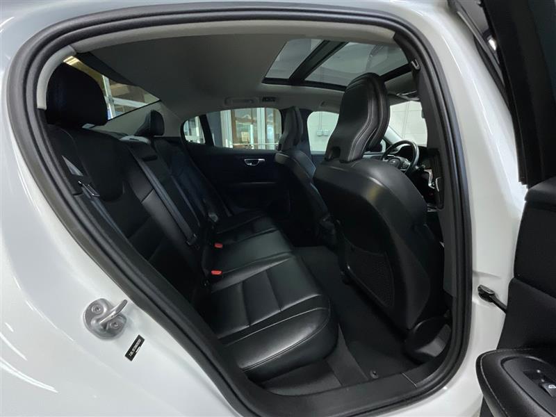 2022 VOLVO S60 MOMENTUM