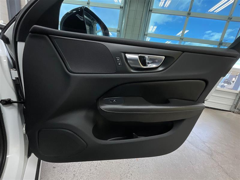 2022 VOLVO S60 MOMENTUM