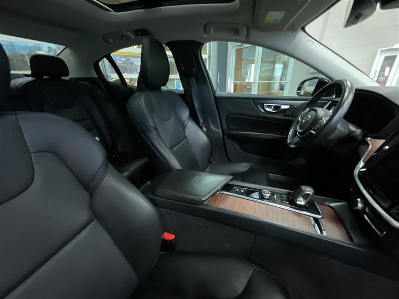 2022 VOLVO S60 MOMENTUM