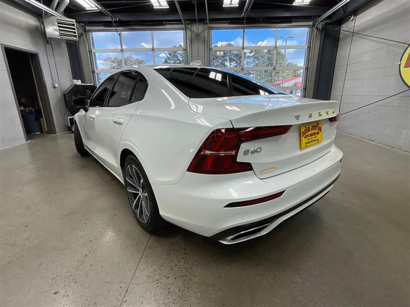 2022 VOLVO S60 MOMENTUM