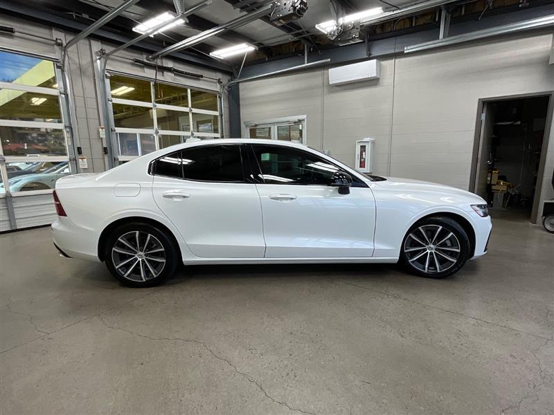 2022 VOLVO S60 MOMENTUM