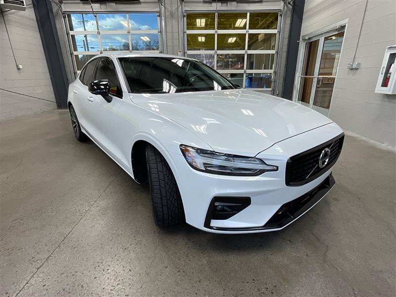 2022 VOLVO S60 MOMENTUM
