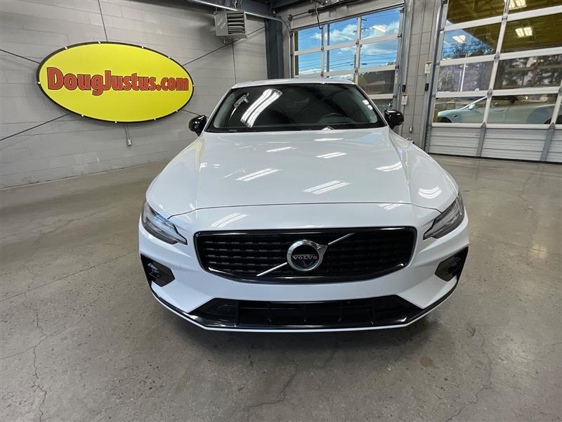 2022 VOLVO S60 MOMENTUM