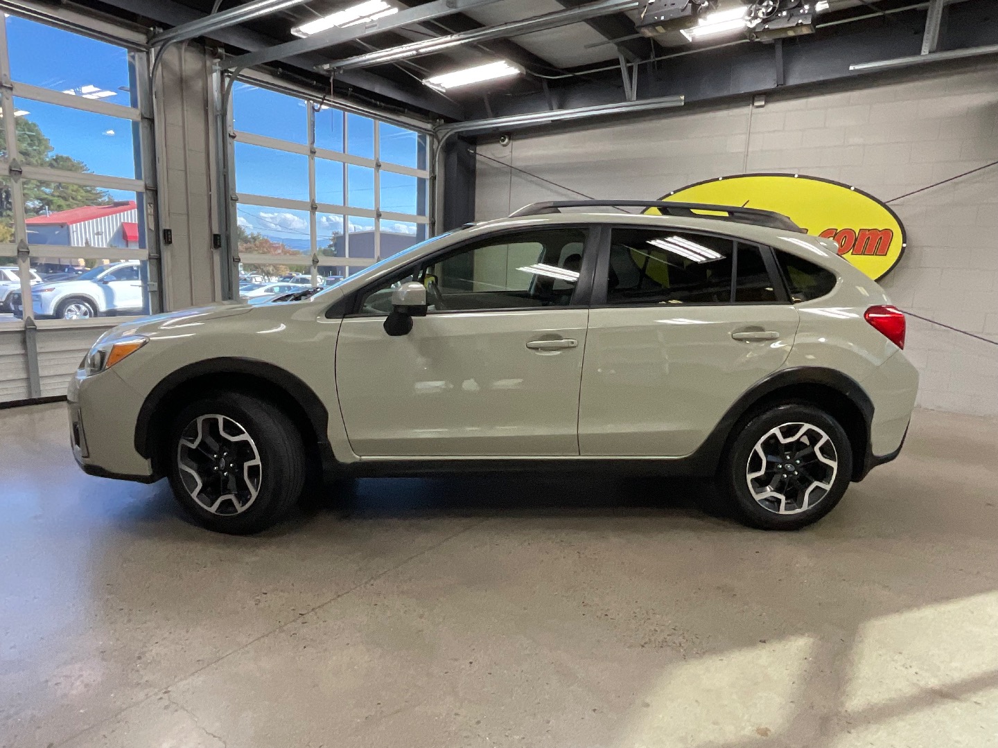 2017 Subaru Crosstrek Premium photo 2