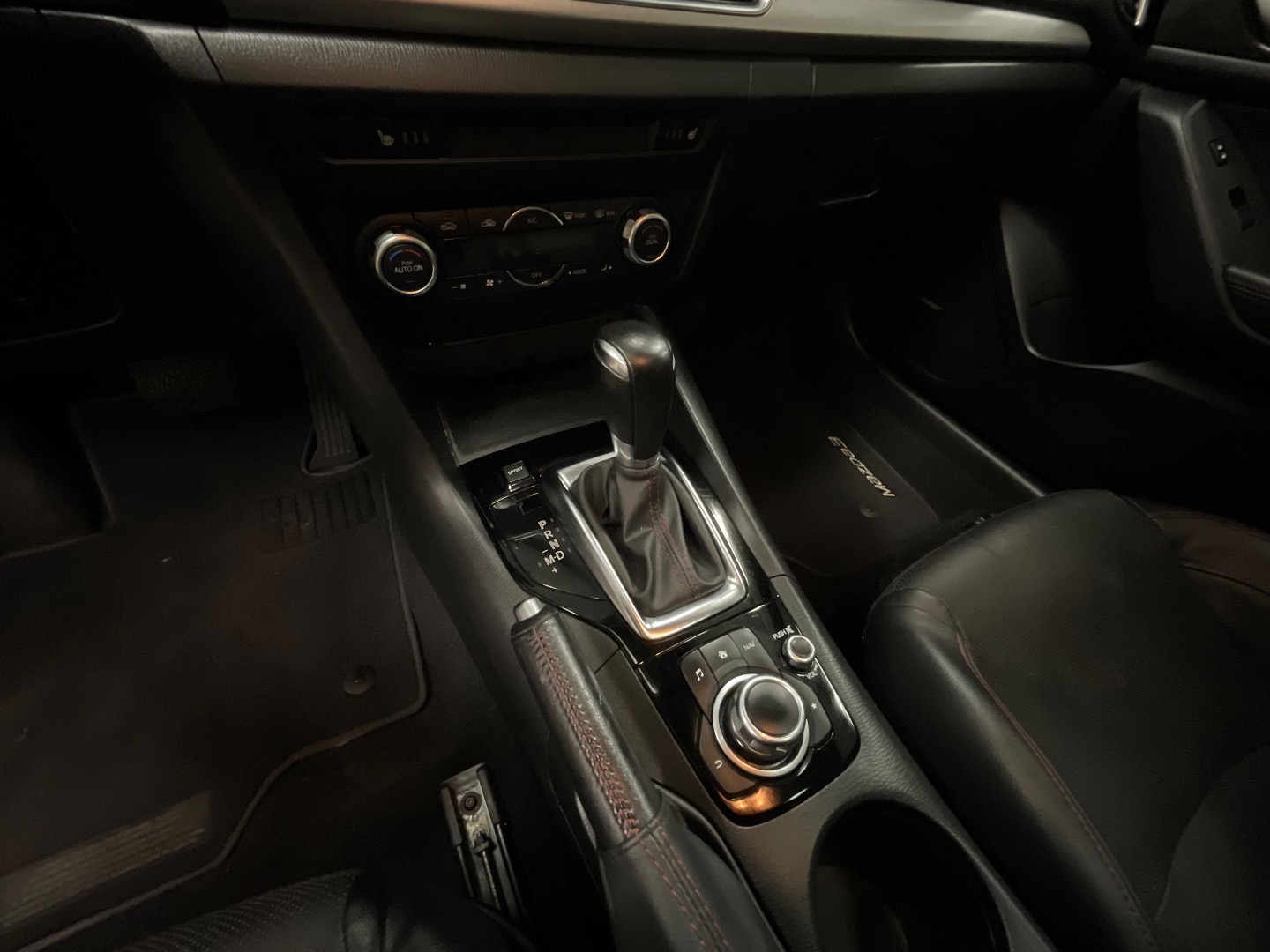 2014 Mazda Mazda3 s Grand Touring photo 14