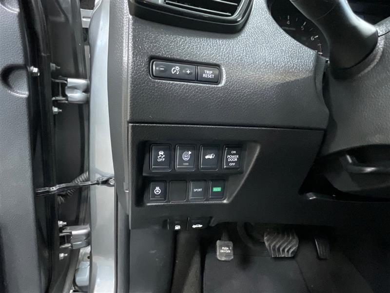 2017 NISSAN ROGUE SL