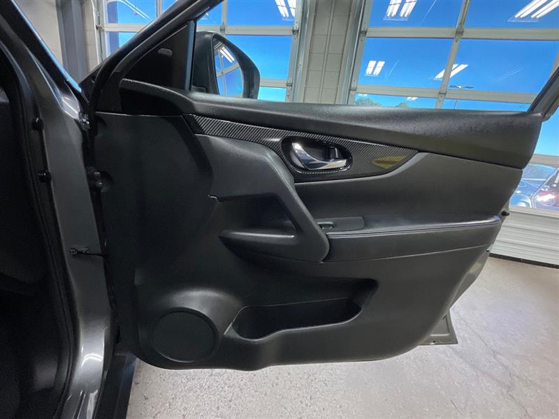 2017 NISSAN ROGUE SL