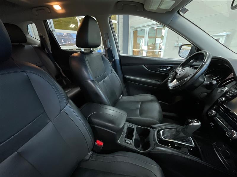 2017 NISSAN ROGUE SL