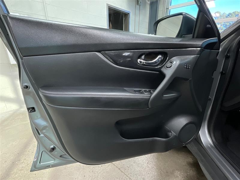 2017 NISSAN ROGUE SL