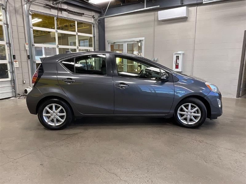 2015 TOYOTA PRIUS C Three