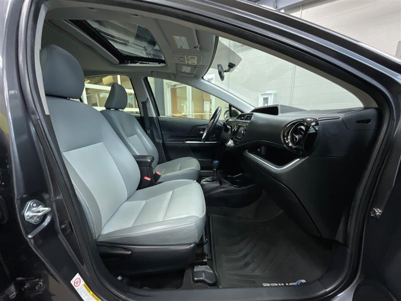 2015 TOYOTA PRIUS C Four